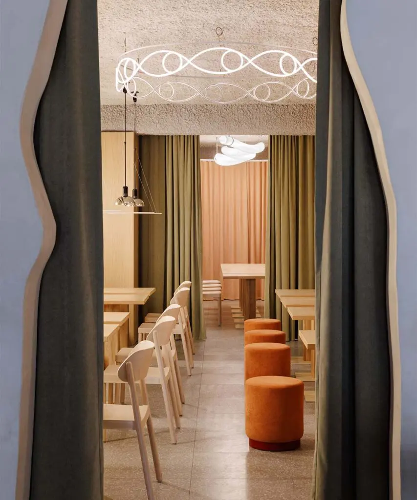 Un restaurante que transforma su arquitectura según el momento del día