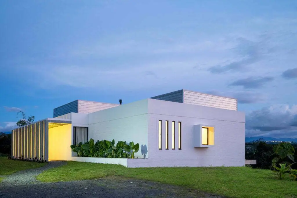 Una casa en pereira que ofrece una vista de 360 grados sobre la vegetación tropical y la geografía del entorno Una casa en pereira que ofrece una vista de 360 grados sobre la vegetación tropical y la geografía del entorno