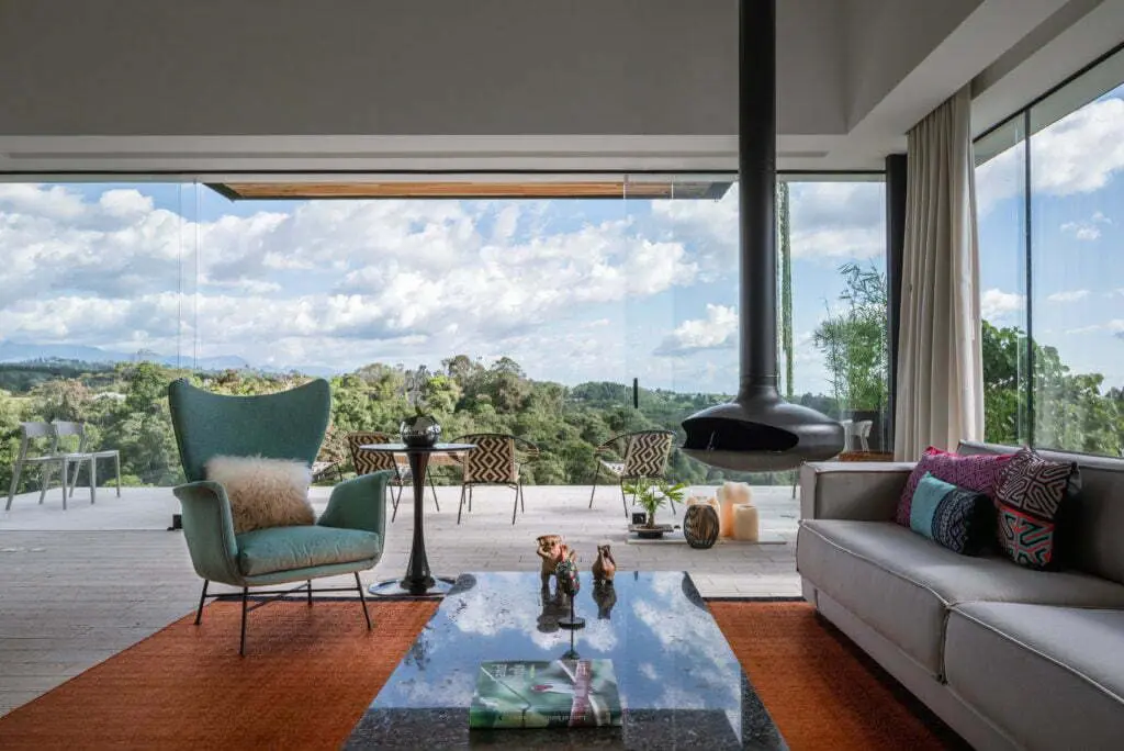 Una casa en pereira que ofrece una vista de 360 grados sobre la vegetación tropical y la geografía del entorno Una casa en pereira que ofrece una vista de 360 grados sobre la vegetación tropical y la geografía del entorno
