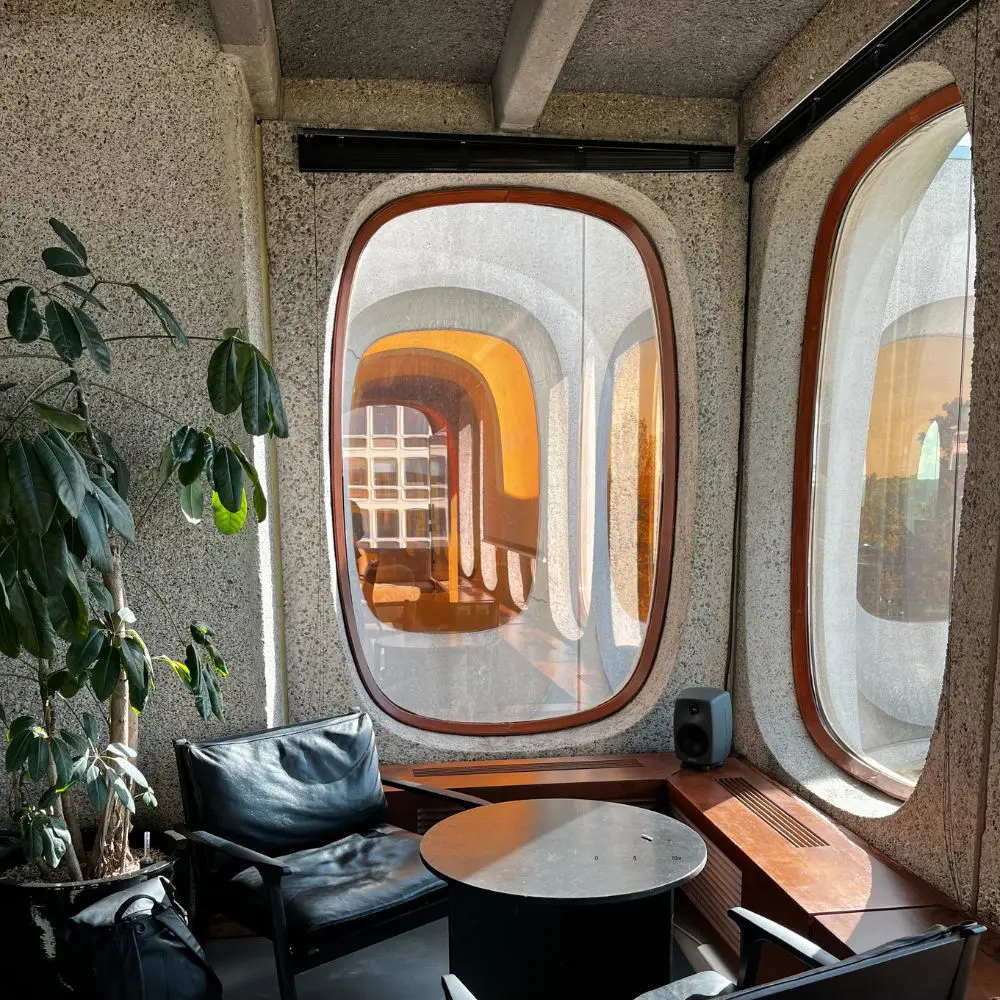 Conozca el cbr building, un ícono del brutalismo en bélgica