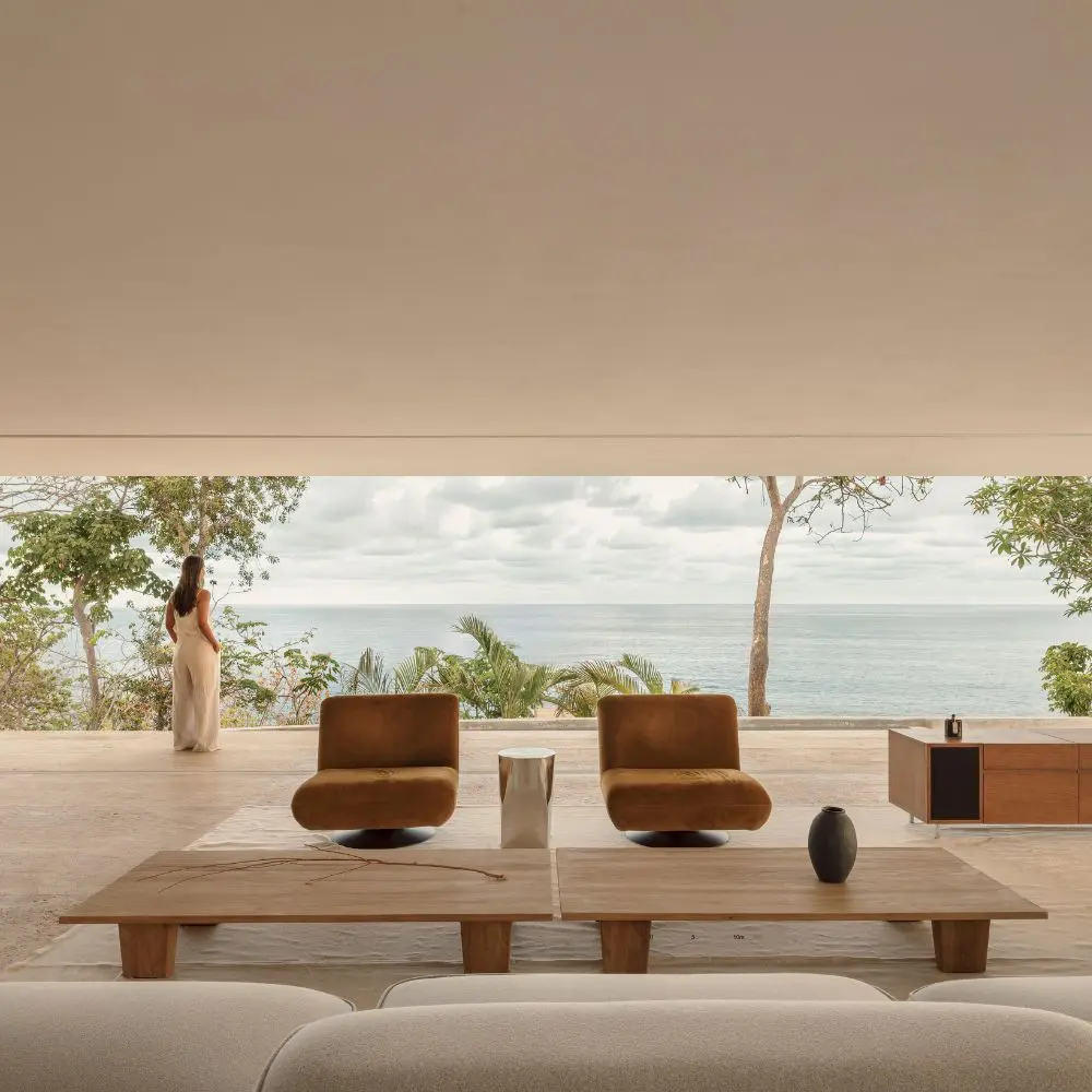 Esta casa a la orilla del mar busca hacerlo sentir en la playa todo el tiempo
