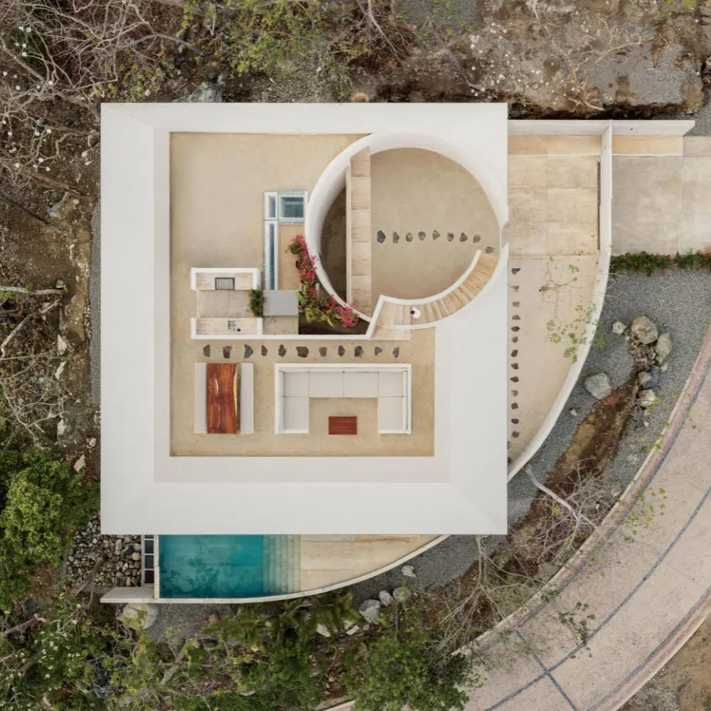 Esta casa a la orilla del mar busca hacerlo sentir en la playa todo el tiempo