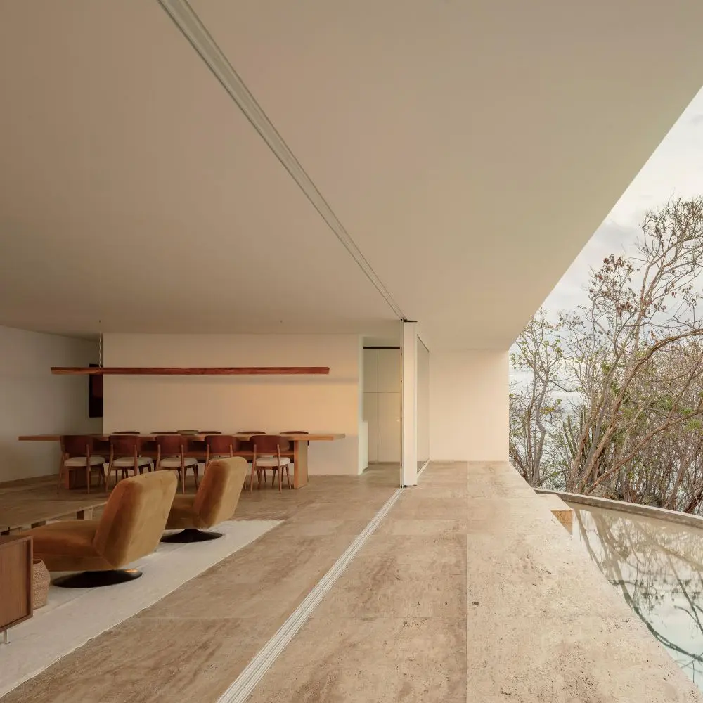 Esta casa a la orilla del mar busca hacerlo sentir en la playa todo el tiempo