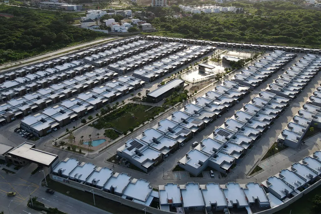 Estas casas en barranquilla se relacionan con el paisaje circundante Diseño casas por superboad y glypac en barranquilla