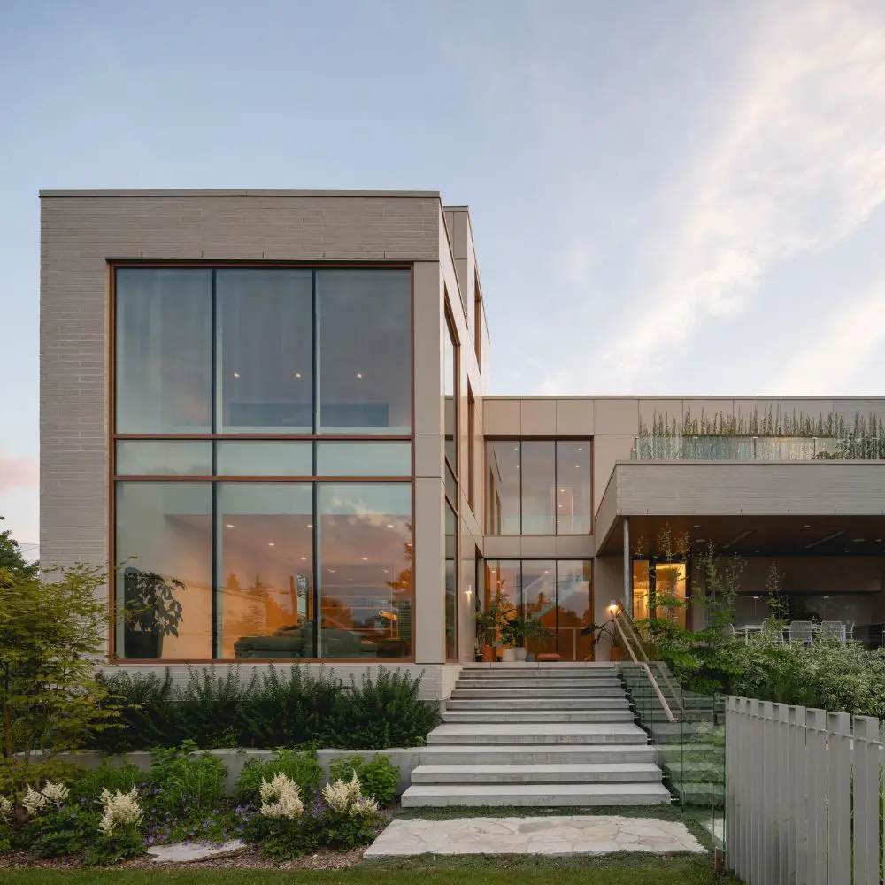 El minimalismo japonés y el feng shui se encuentran en esta casa canadiense El minimalismo japonés y el feng shui se encuentran en esta casa canadiense