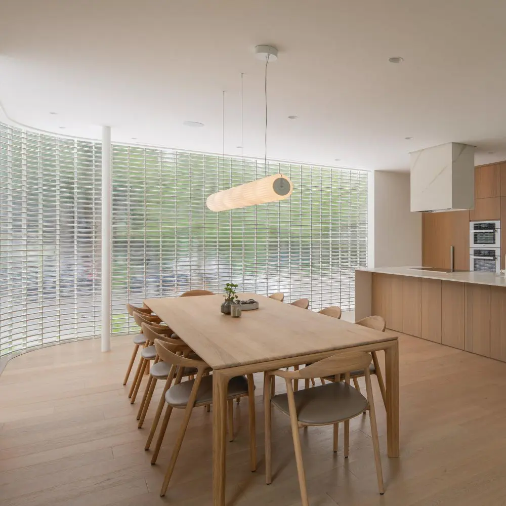 El minimalismo japonés y el feng shui se encuentran en esta casa canadiense El minimalismo japonés y el feng shui se encuentran en esta casa canadiense