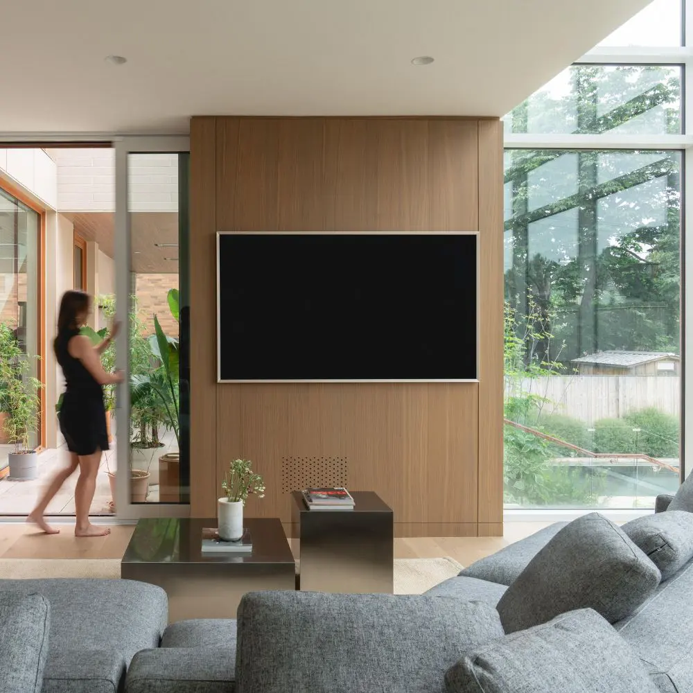 El minimalismo japonés y el feng shui se encuentran en esta casa canadiense El minimalismo japonés y el feng shui se encuentran en esta casa canadiense