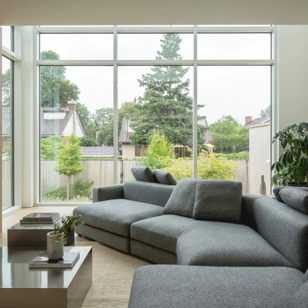 El minimalismo japonés y el feng shui se encuentran en esta casa canadiense El minimalismo japonés y el feng shui se encuentran en esta casa canadiense