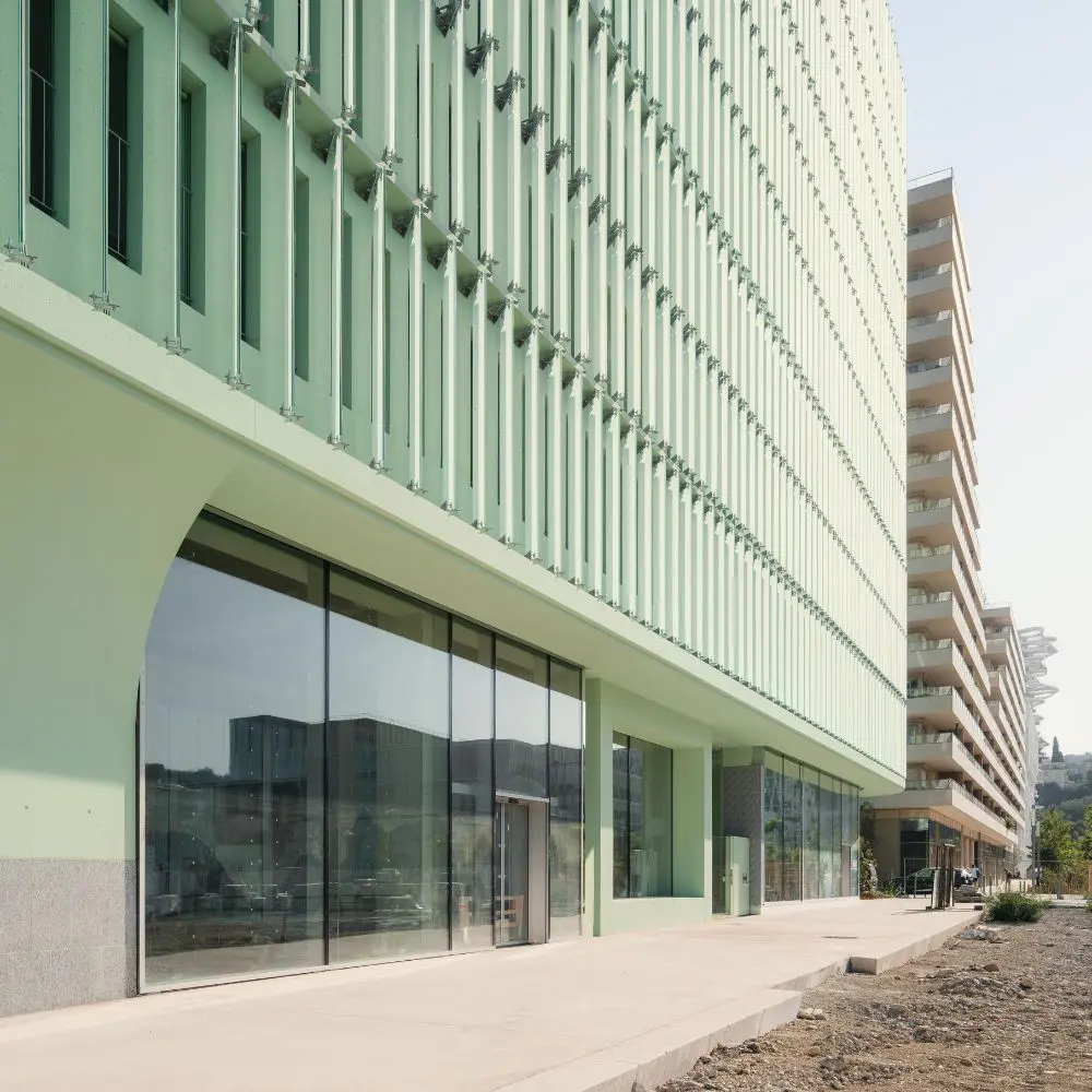 La residencia estudiantil en francia que convierte el clima en arquitectura