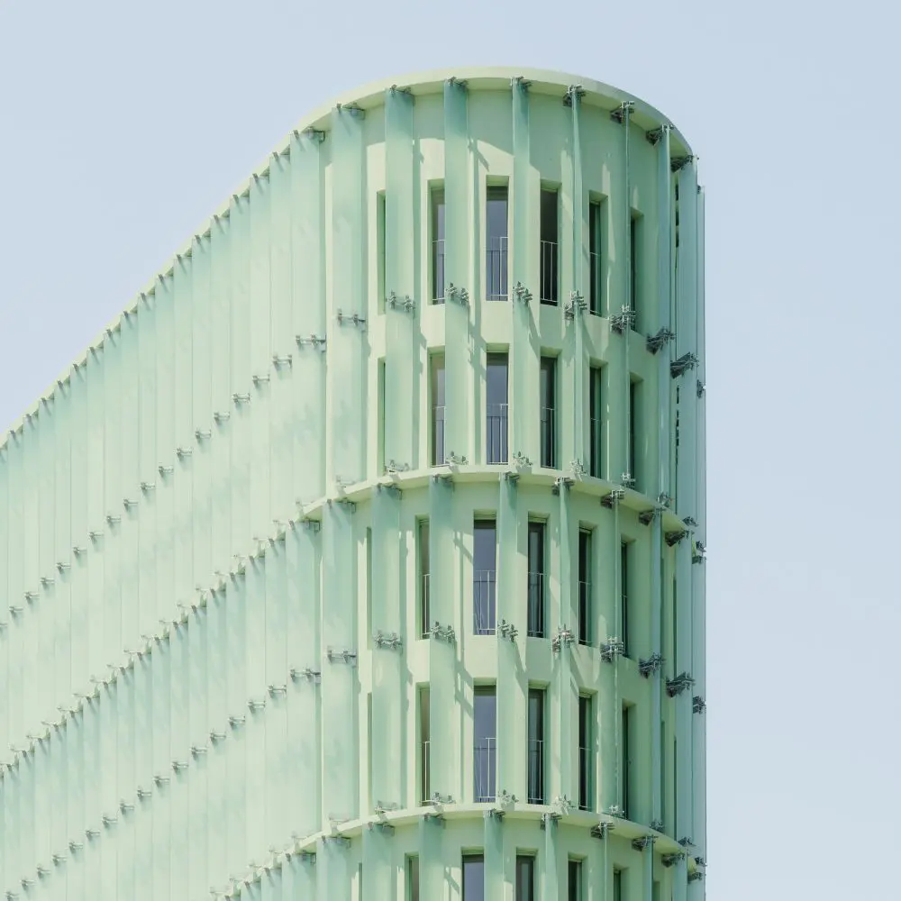 La residencia estudiantil en francia que convierte el clima en arquitectura