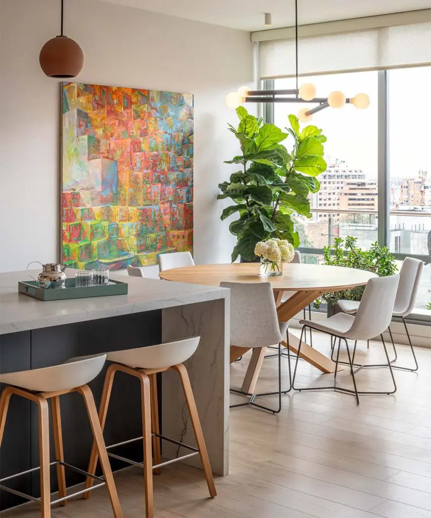 La madera transforma este apartamento y conecta sus espacios a través de nuevas perspectivas La madera transforma este apartamento y conecta sus espacios a través de nuevas perspectivas