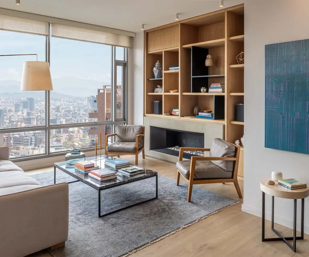 La madera transforma este apartamento y conecta sus espacios a través de nuevas perspectivas La madera transforma este apartamento y conecta sus espacios a través de nuevas perspectivas