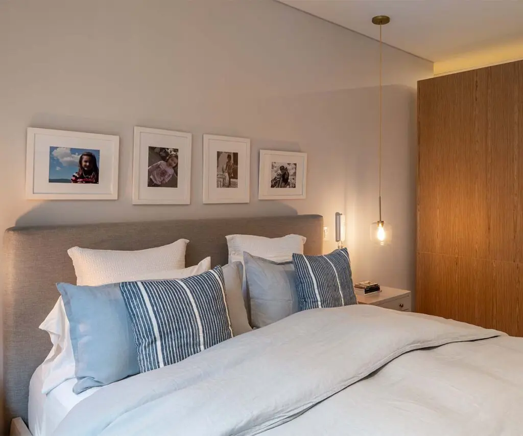 La madera transforma este apartamento y conecta sus espacios a través de nuevas perspectivas La madera transforma este apartamento y conecta sus espacios a través de nuevas perspectivas