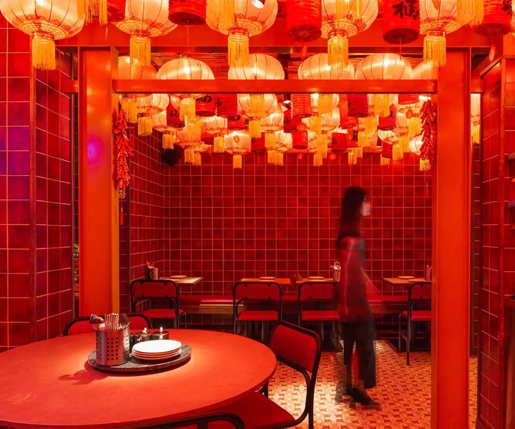Leidy mei, el restaurante de álvaro clavijo en bogotá, inspirado en la estética de los barrios chinos