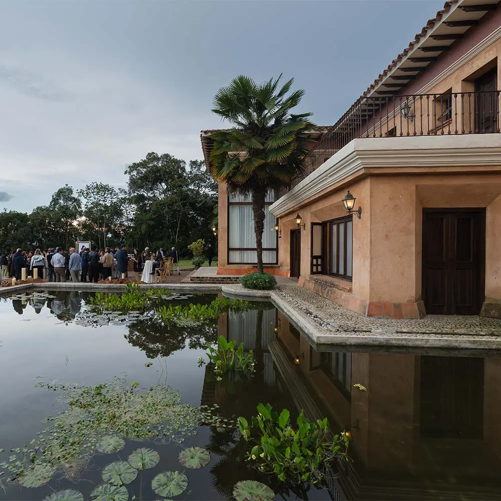Una casa de eventos en antioquia convierte la arquitectura y el paisaje en protagonistas Una casa de eventos en antioquia convierte la arquitectura y el paisaje en protagonistas