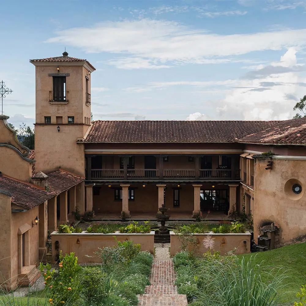 Una casa de eventos en antioquia convierte la arquitectura y el paisaje en protagonistas Una casa de eventos en antioquia convierte la arquitectura y el paisaje en protagonistas