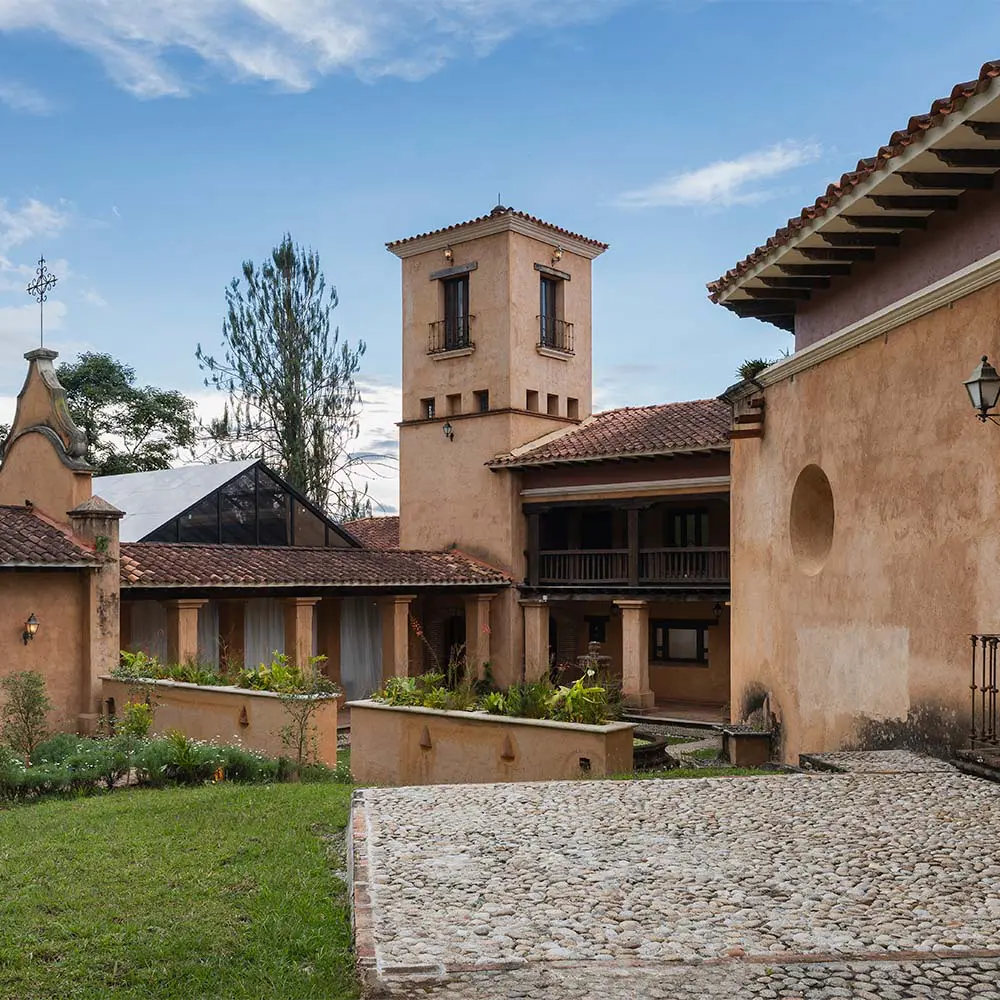 Una casa de eventos en antioquia convierte la arquitectura y el paisaje en protagonistas Una casa de eventos en antioquia convierte la arquitectura y el paisaje en protagonistas