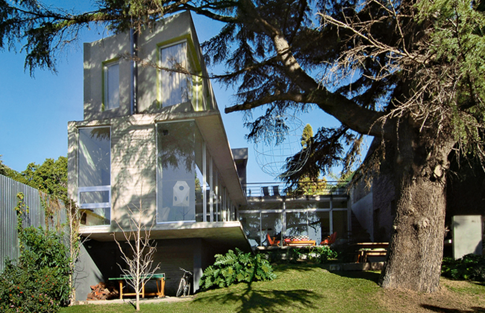 Un sorprendente y cálido hogar de líneas contemporáneas diseñado y construido en 8 meses