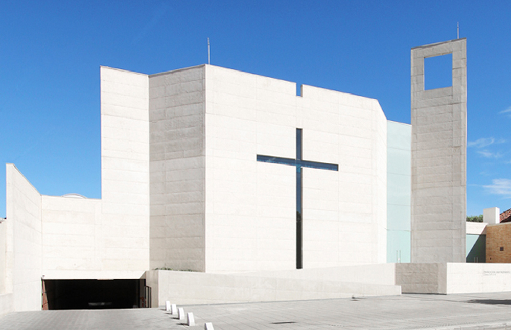 La iglesia San Norberto en Bogotá, arquitectura para la reflexión