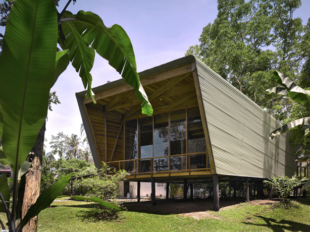 Una sorprendente cabaña de diseño en medio del bosque de Costa Rica