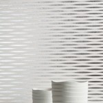 Colección Waves de revestimientos no tejidos para paredes y de diseño ondulante en tonos como el blanco escarcha, en High Class Technology.
