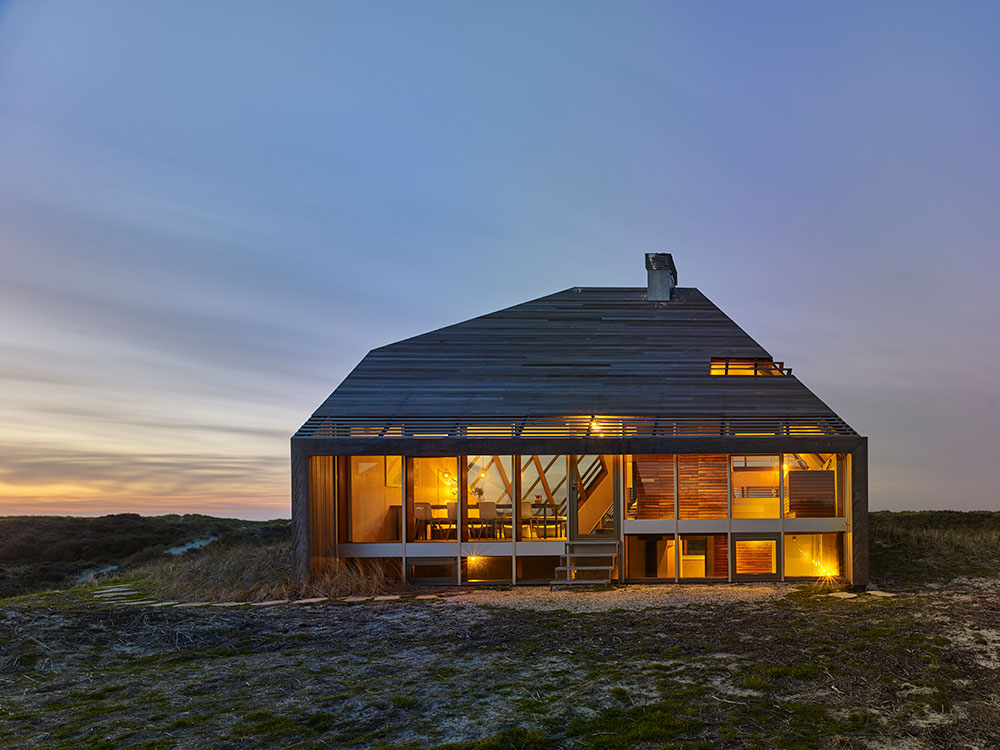 Cómo transformar una vieja casa frente al mar en un lugar de ensueño para vivir