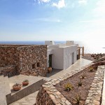 revista axxis casas 1 Villa Diantha una casa de verano en las rocas que colindan con el mar griego