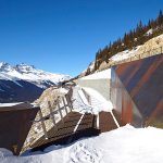 revista axxis arquitectectura 4 Un increíble mirador de cristal sobre las montañas rocosas canadienses