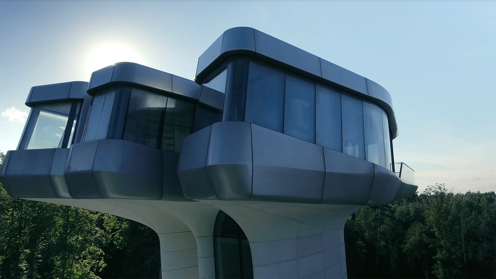Esta es la visión futurista de Zaha Hadid, la mujer que cambió la arquitectura para siempre