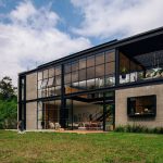 llano arquitectos revista axxis 18 Una casa de geometría exacta y grandes ventanales con vista al Valle de Aburrá en Antioquia