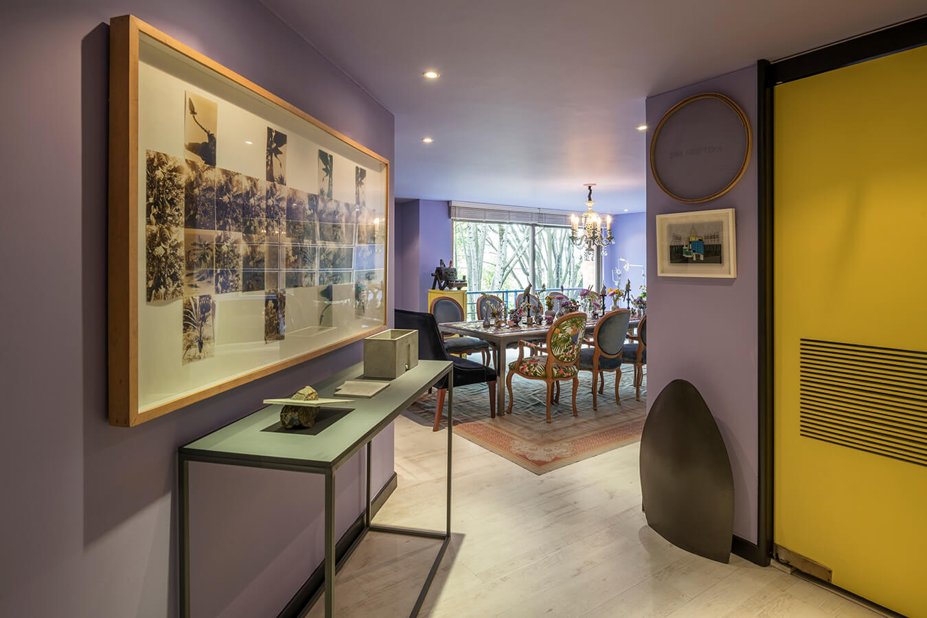 Un exclusivo apartamento bogotano que combina obras de arte contemporáneo con muebles antiguos