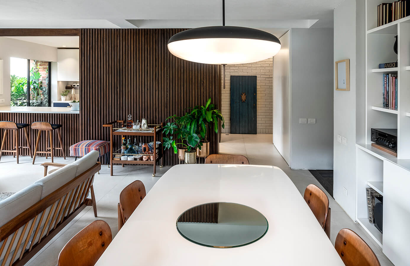 Un apartamento bogotano con un carácter sencillo, luminoso, acogedor y contemporáneo