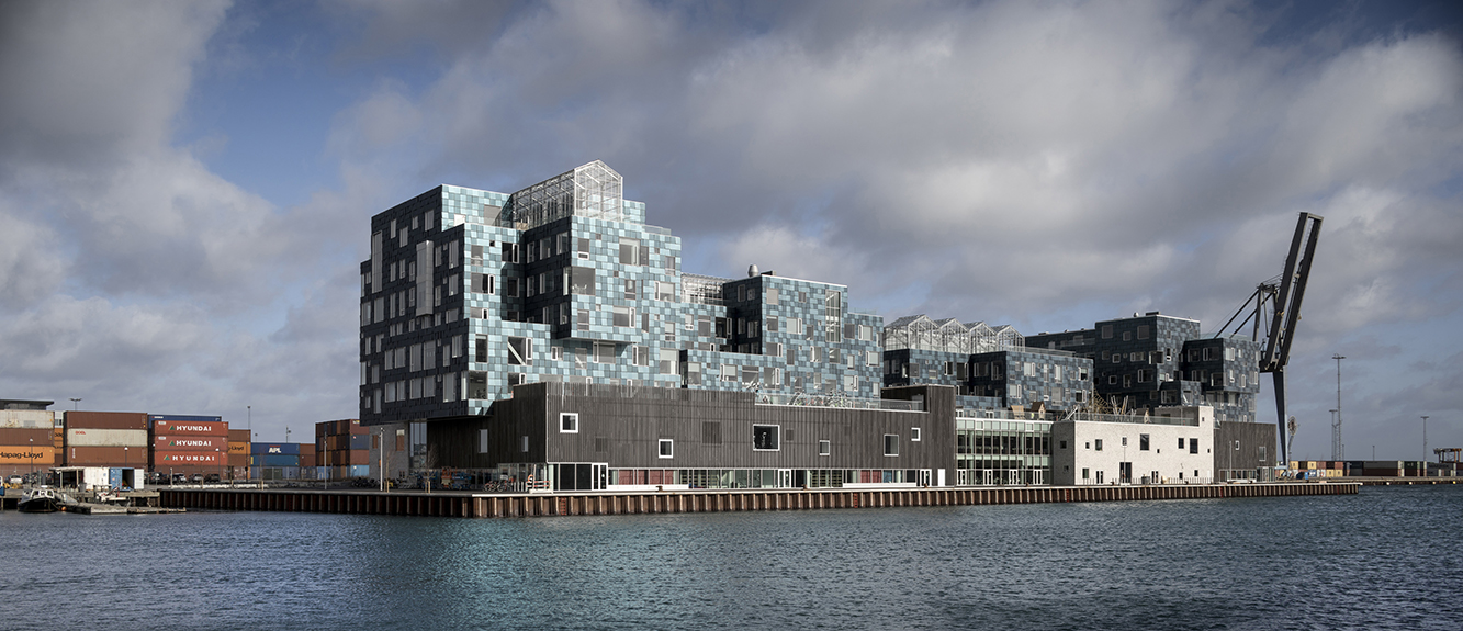 Conozca este colegio construido en un paso marítimo de Dinamarca