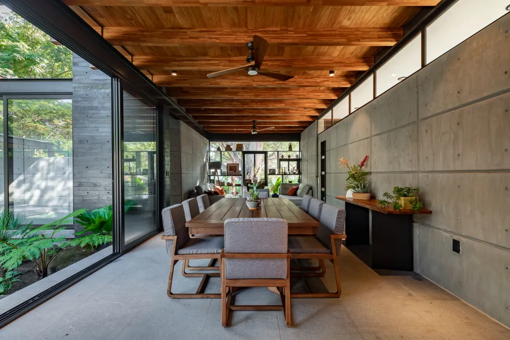 Una vivienda contemporánea inspirada en la tipología de las casas clásicas mexicanas