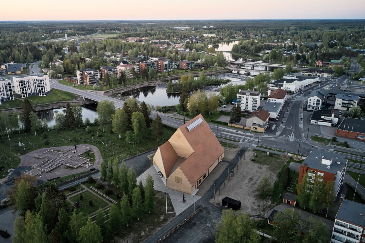 La nueva arquitectura de la iglesia de Ylivieska, en Finlandia, destruida por un incendio en 2016