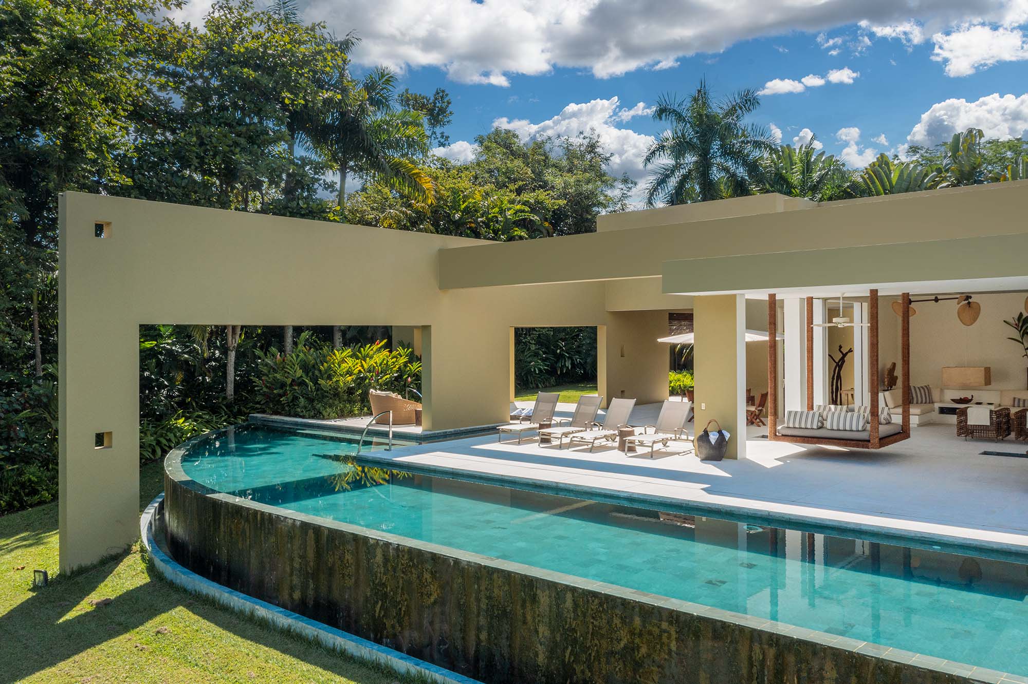 La casa de verano minimalista enmarcada por el paisaje de Cundinamarca