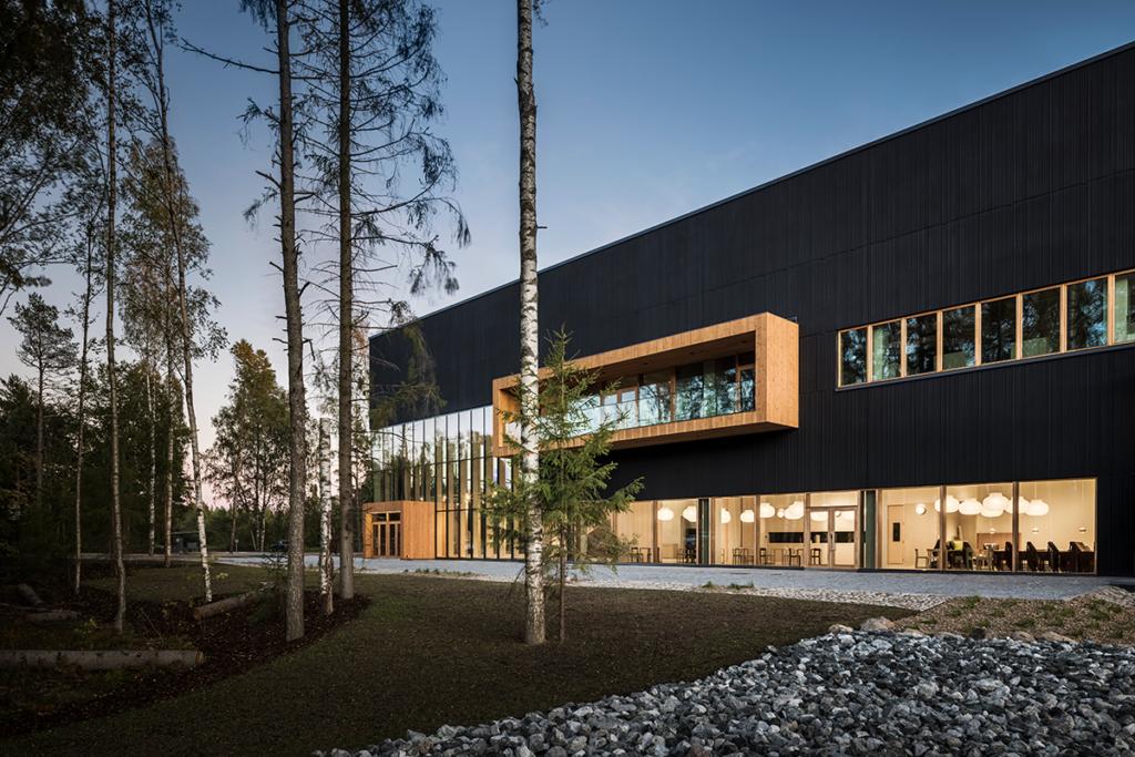 Finlandia 4 Un edificio cuyo diseño está influenciado por la madera nórdica