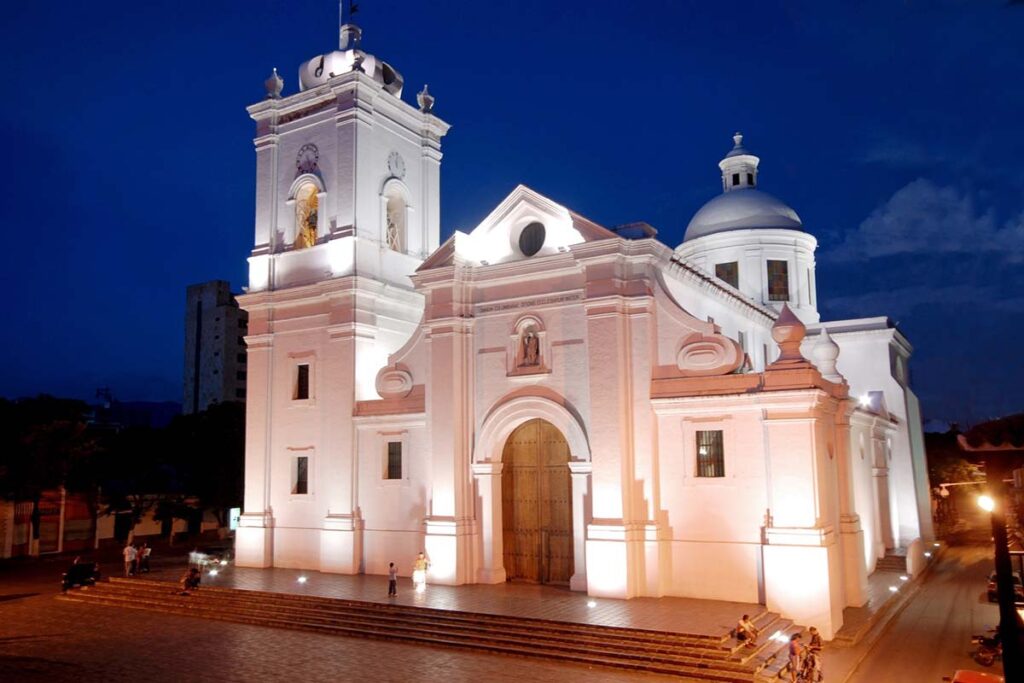 Catedral de Santa Marta 1 Los centros históricos del Caribe colombiano: patrimonios vivos