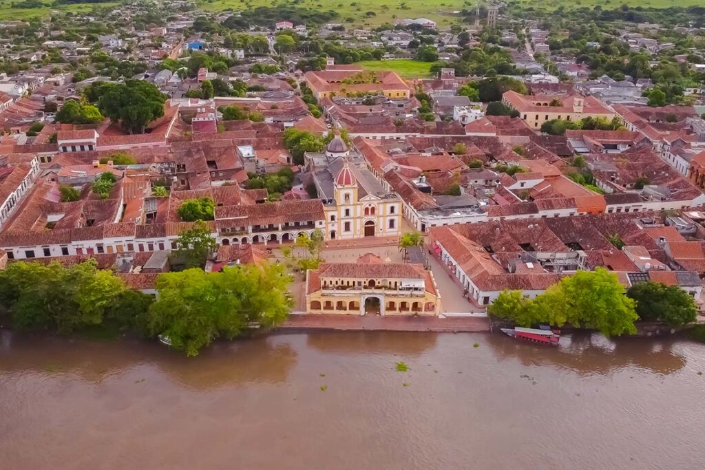 MOMPOX CONTEXTO 11 Los centros históricos del Caribe colombiano: patrimonios vivos