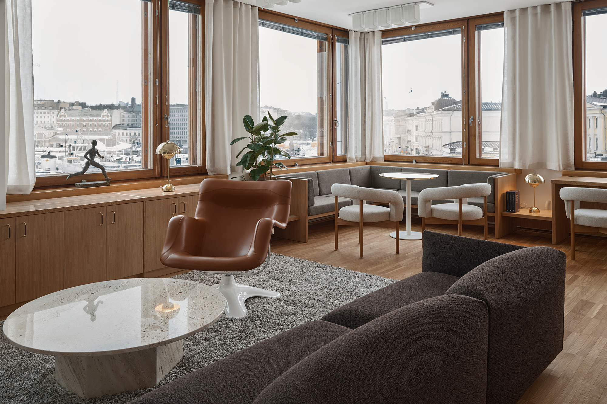 El diseño de estas oficinas en Finlandia es la mezcla de un perfecto estilo contemporáneo