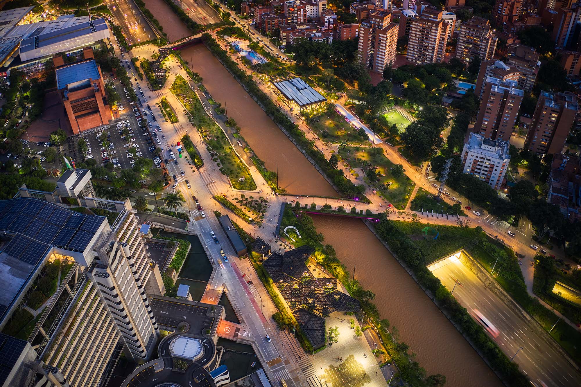 El agua es lo más importante para este estudio de arquitectura en Medellín