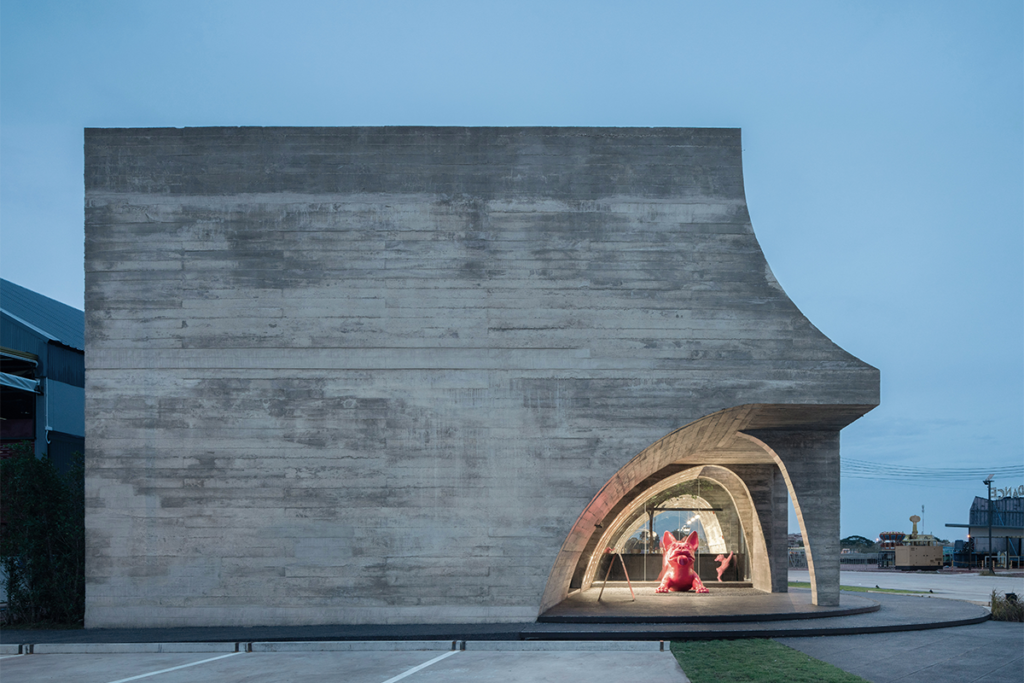 Hormigón texturizado y curvas imperfectas: las cualidades del diseño de este café 7 French Kitsch III TOUCH Architect 4 Hormigón texturizado y curvas imperfectas: las cualidades del diseño de este café