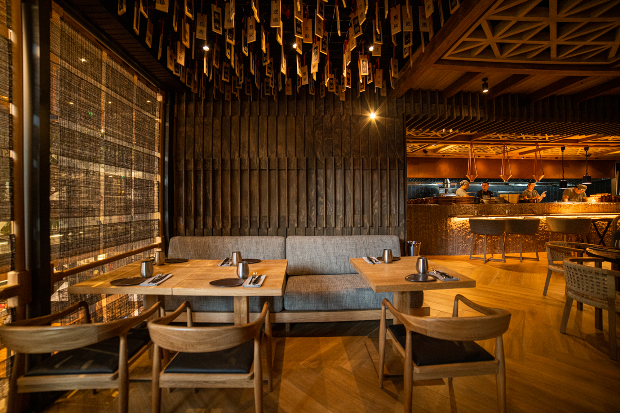 Las tradiciones japonesas son el vínculo del diseño de este restaurante oriental