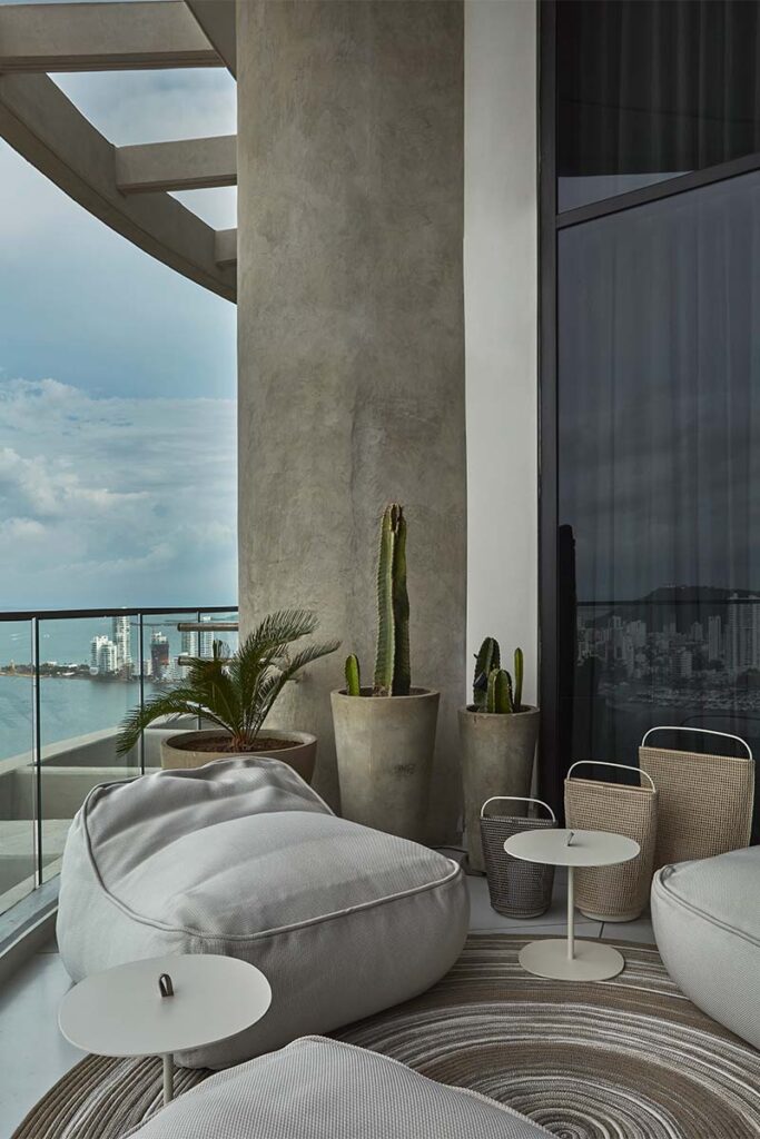 Una remodelación audaz convierte esta obra en un oasis contemporáneo en Cartagena 6 Apto Cartagena Camilo Sighinolfi 12 Una remodelación audaz convierte esta obra en un oasis contemporáneo en Cartagena