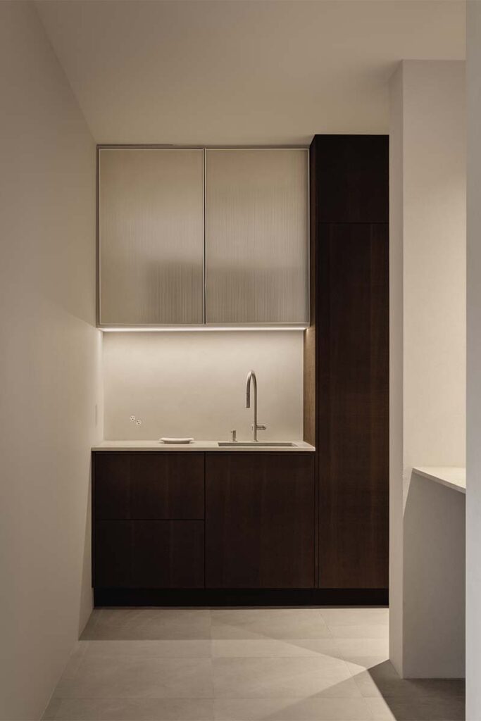 Mitchell Sweibel Studio cocina 2 Funcionalidad y ligereza en una cocina con los mínimos materiales