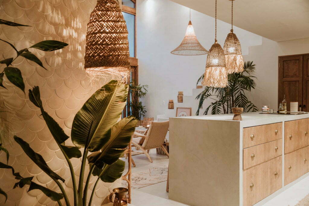 Una casa en el retiro, antioquia inspirada en la arquitectura de marruecos, india e indonesia