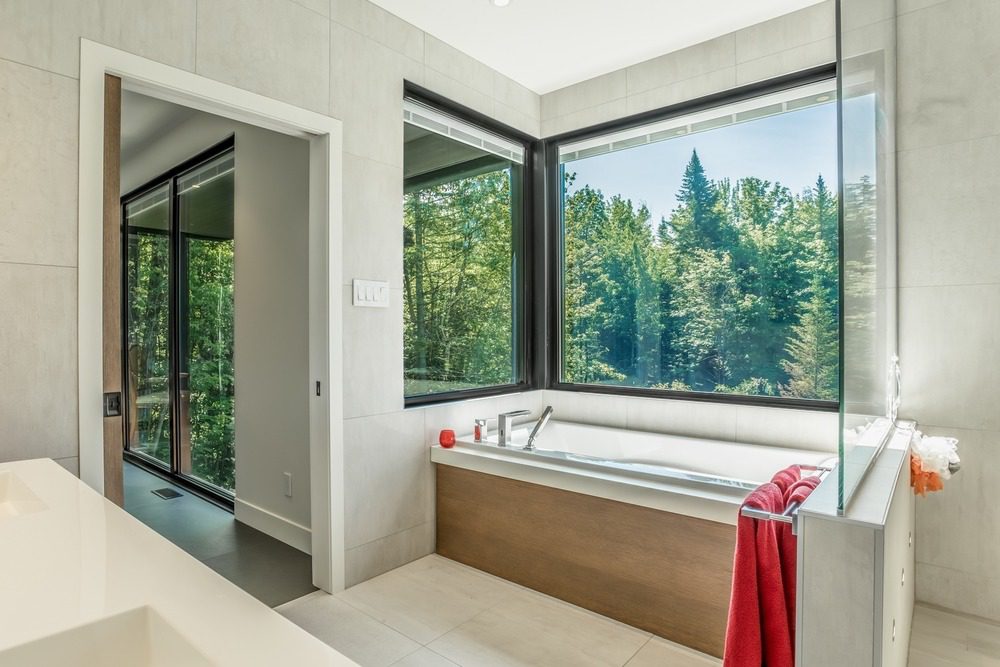 Una casa de campo moderna y sostenible adaptada para un confinamiento lejos de la ciudad