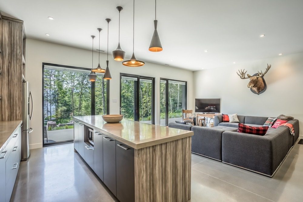 Una casa de campo moderna y sostenible adaptada para un confinamiento lejos de la ciudad