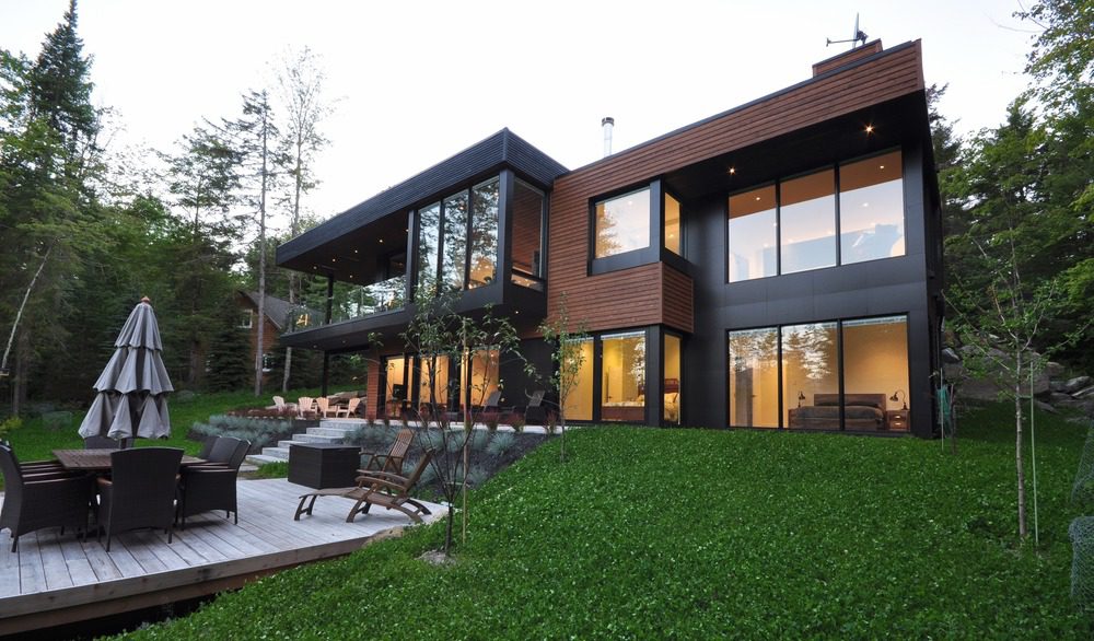 Una casa de campo moderna y sostenible adaptada para un confinamiento lejos de la ciudad