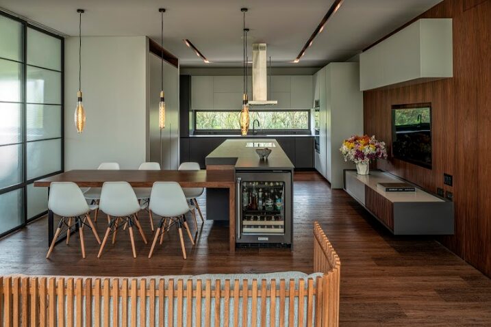 Una casa en la calera, diseñada para mezclarse con su entorno natural Una casa en la calera, diseñada para mezclarse con su entorno natural